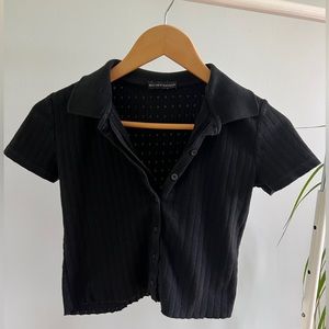 BRANDY MELVILLE BUTTON UP CROP EYELET TEE SMALL